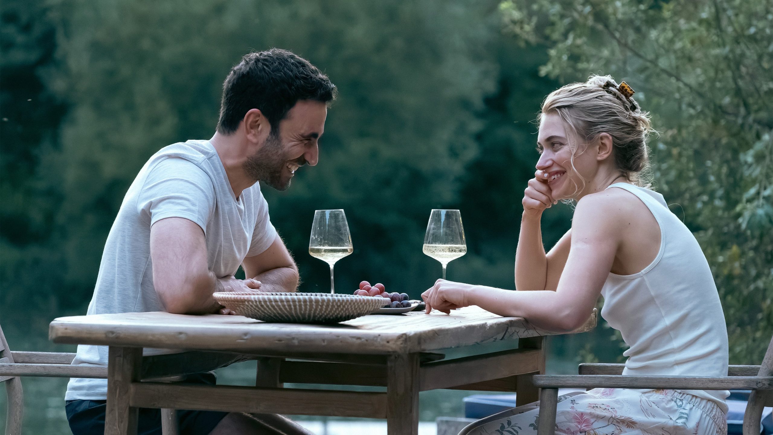 نقد و بررسی فیلم تمام تو (2025)