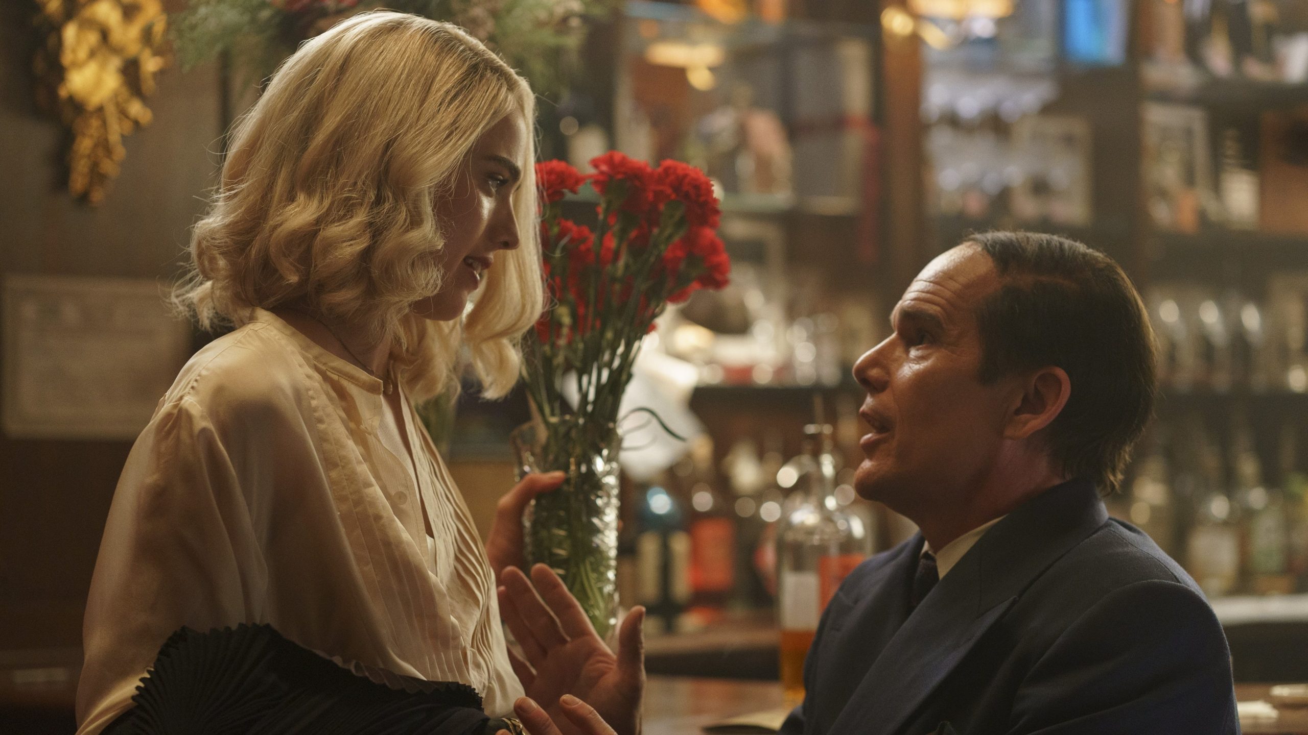 نقد و بررسی فیلم ماه آبی (2025)